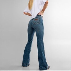 Women’s Wrangler Retro Flare Stretch Jean 28x30